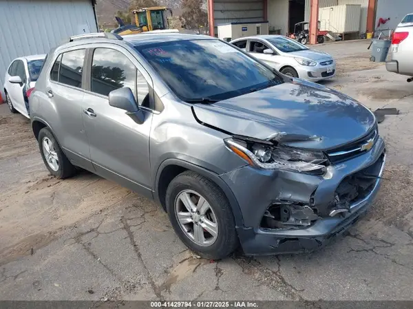 KL7CJLSB3KB902317 2019 CHEVROLET TRAX - Image 1