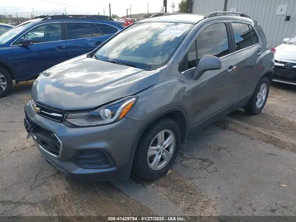 KL7CJLSB3KB902317 2019 CHEVROLET TRAX - Image 2