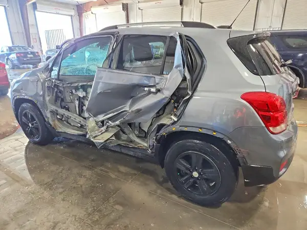 KL7CJLSB3KB919117 2019 CHEVROLET TRAX - Image 2