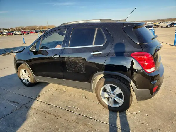 KL7CJLSB3KB921689 2019 CHEVROLET TRAX - Image 2