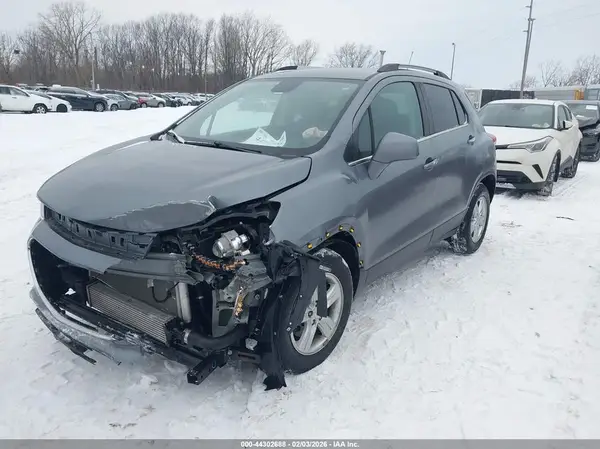 KL7CJLSB3KB928268 2019 CHEVROLET TRAX - Image 2