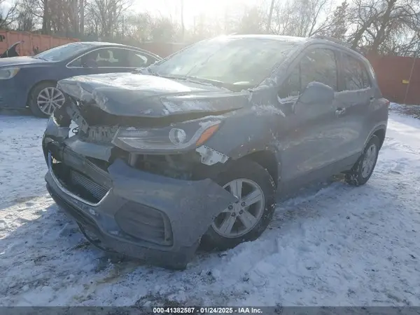 KL7CJLSB3KB932692 2019 CHEVROLET TRAX - Image 2