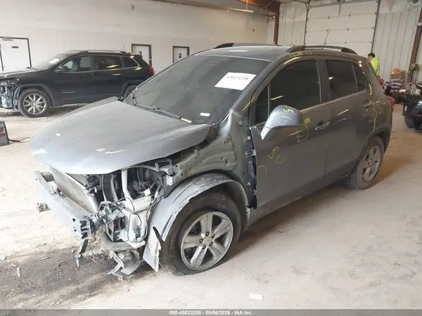 KL7CJLSB3KB942865 2019 CHEVROLET TRAX - Image 2