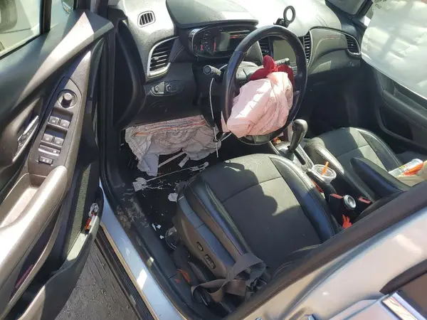 KL7CJLSB3KB960251 2019 CHEVROLET TRAX - Image 8