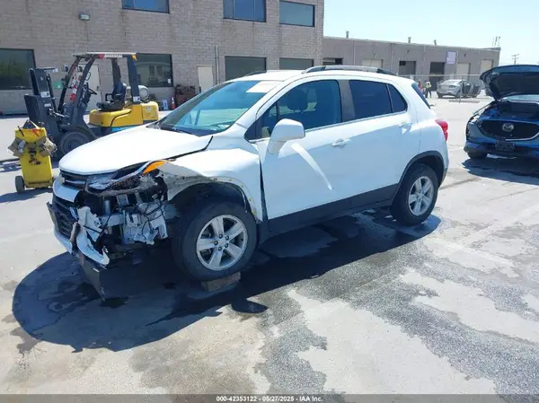 KL7CJLSB3KB963960 2019 CHEVROLET TRAX - Image 2
