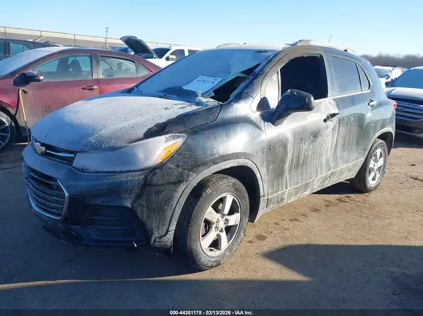 KL7CJLSB3LB002633 2020 CHEVROLET TRAX - Image 2