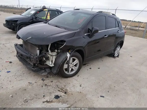KL7CJLSB3LB010389 2020 CHEVROLET TRAX - Image 2