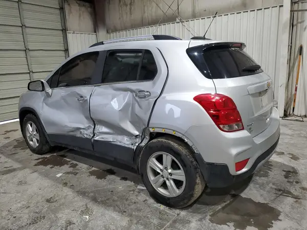 KL7CJLSB3LB011087 2020 CHEVROLET TRAX - Image 2