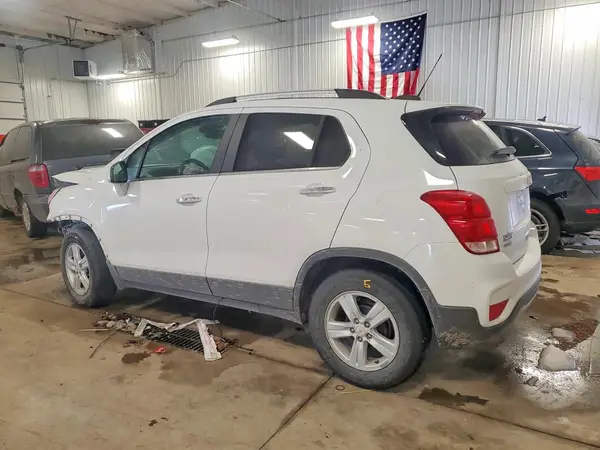 KL7CJLSB3LB012093 2020 CHEVROLET TRAX - Image 2