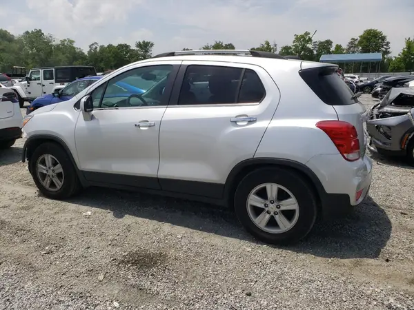 KL7CJLSB3LB017892 2020 CHEVROLET TRAX - Image 2