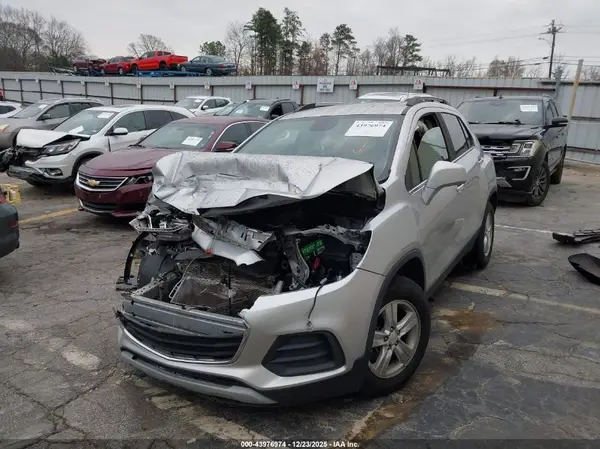 KL7CJLSB3LB019917 2020 CHEVROLET TRAX - Image 2