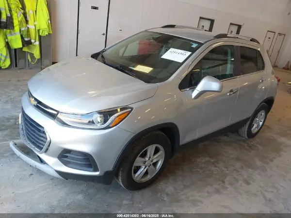 KL7CJLSB3LB027497 2020 CHEVROLET TRAX - Image 2