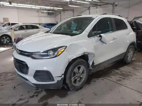 KL7CJLSB3LB074755 2020 CHEVROLET TRAX - Image 2