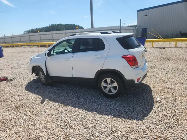 KL7CJLSB3LB316105 2020 CHEVROLET TRAX - Image 2