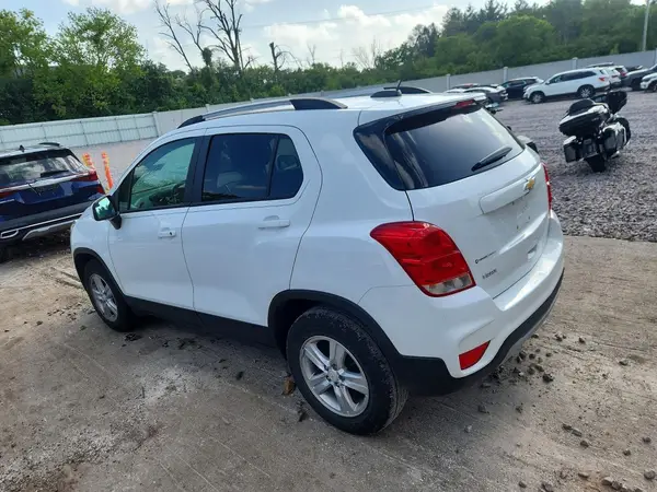 KL7CJLSB3MB304988 2021 CHEVROLET TRAX - Image 2
