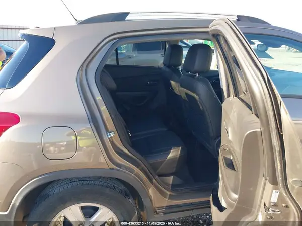 KL7CJLSB3MB310113 2021 CHEVROLET TRAX - Image 8