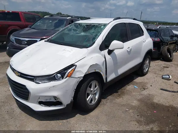 KL7CJLSB3MB311245 2021 CHEVROLET TRAX - Image 2