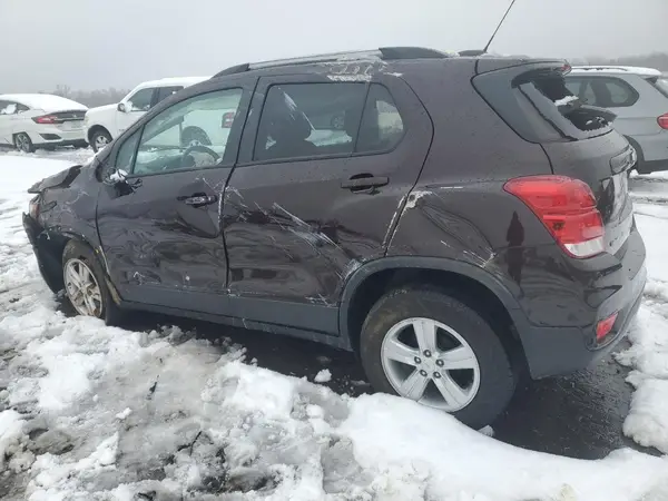 KL7CJLSB3MB314307 2021 CHEVROLET TRAX - Image 2
