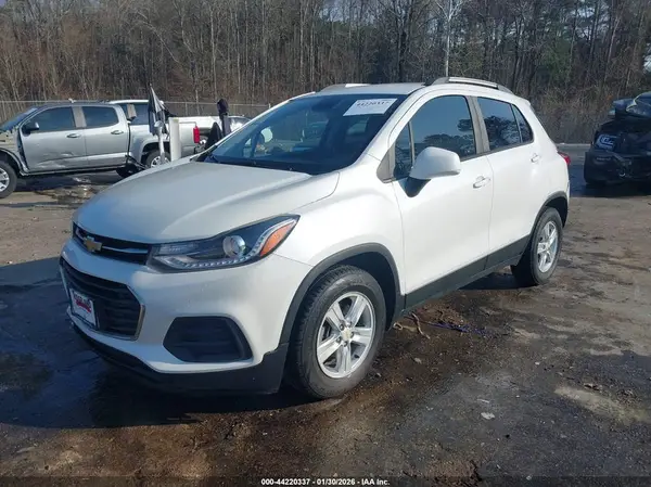 KL7CJLSB3MB314663 2021 CHEVROLET TRAX - Image 2
