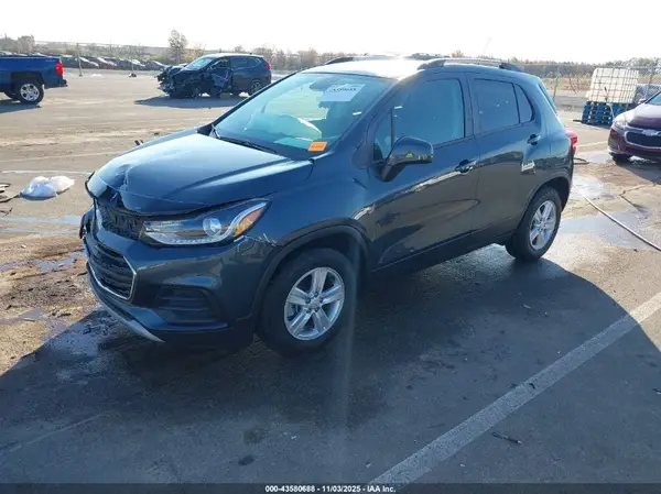 KL7CJLSB3MB318664 2021 CHEVROLET TRAX - Image 2