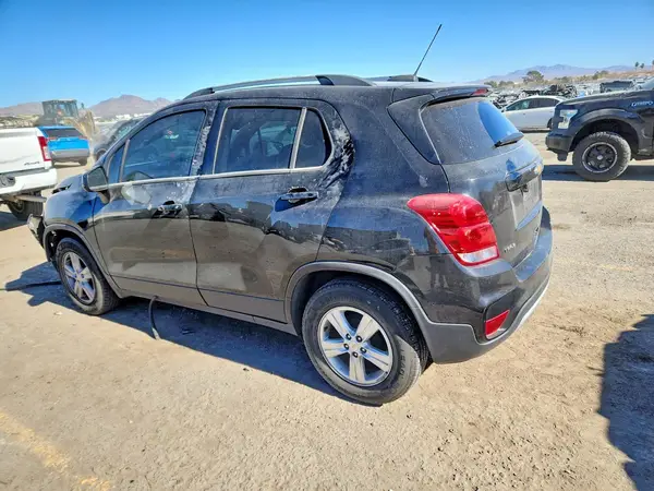 KL7CJLSB3MB323461 2021 CHEVROLET TRAX - Image 2