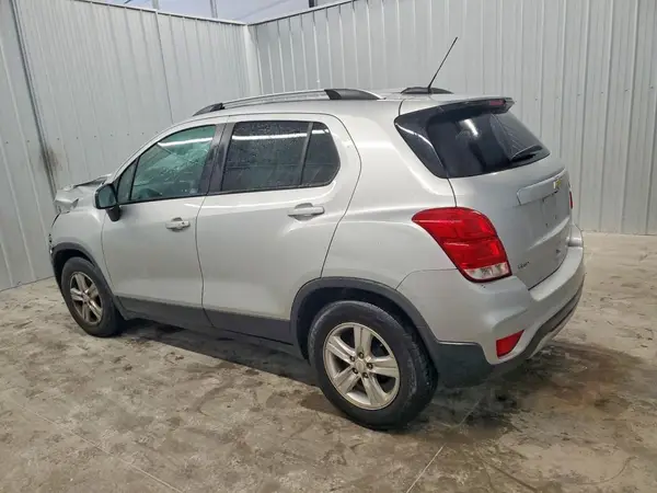 KL7CJLSB3MB328188 2021 CHEVROLET TRAX - Image 2