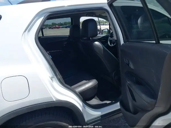 KL7CJLSB3MB329194 2021 CHEVROLET TRAX - Image 8