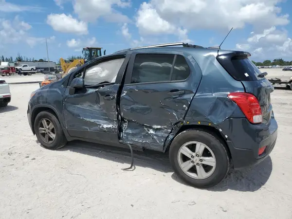 KL7CJLSB3MB330068 2021 CHEVROLET TRAX - Image 2