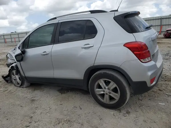 KL7CJLSB3MB337926 2021 CHEVROLET TRAX - Image 2