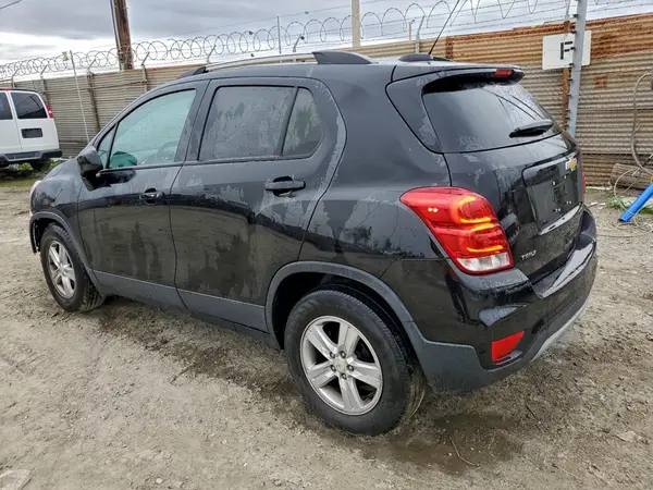 KL7CJLSB3MB352295 2021 CHEVROLET TRAX - Image 2