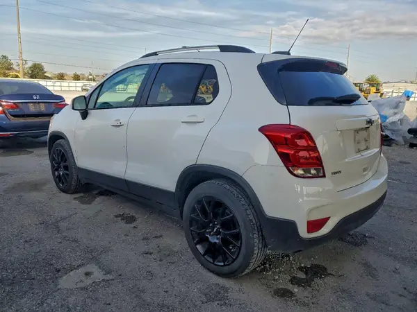 KL7CJLSB3MB353947 2021 CHEVROLET TRAX - Image 2