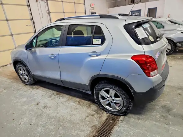 KL7CJLSB4GB627306 2016 CHEVROLET TRAX - Image 2