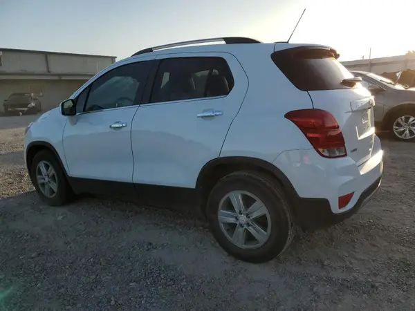 KL7CJLSB4JB508775 2018 CHEVROLET TRAX - Image 2
