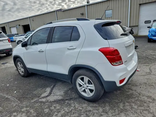 KL7CJLSB4JB543462 2018 CHEVROLET TRAX - Image 2