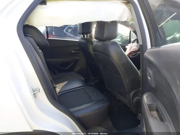 KL7CJLSB4JB556227 2018 CHEVROLET TRAX - Image 8
