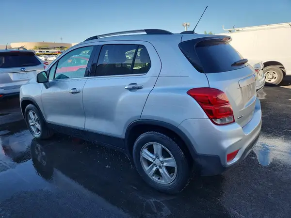 KL7CJLSB4JB558494 2018 CHEVROLET TRAX - Image 2