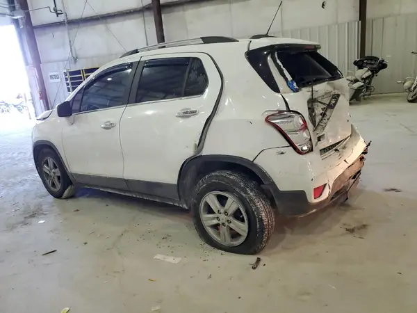 KL7CJLSB4JB562481 2018 CHEVROLET TRAX - Image 2