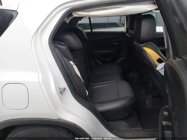 KL7CJLSB4JB563405 2018 CHEVROLET TRAX - Image 8