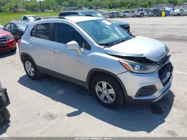 KL7CJLSB4JB579605 2018 CHEVROLET TRAX - Image 1