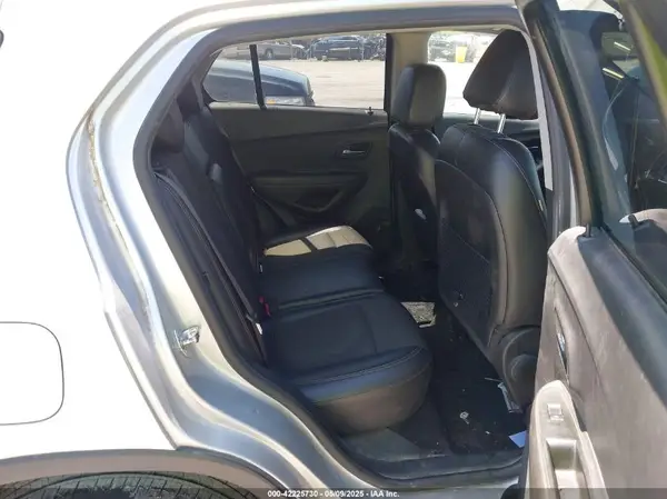 KL7CJLSB4JB579605 2018 CHEVROLET TRAX - Image 8