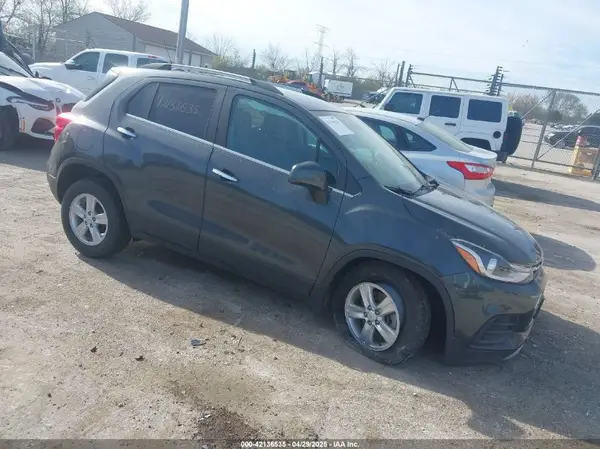 KL7CJLSB4JB600761 2018 CHEVROLET TRAX - Image 1