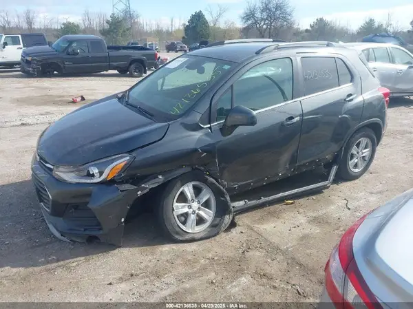KL7CJLSB4JB600761 2018 CHEVROLET TRAX - Image 2
