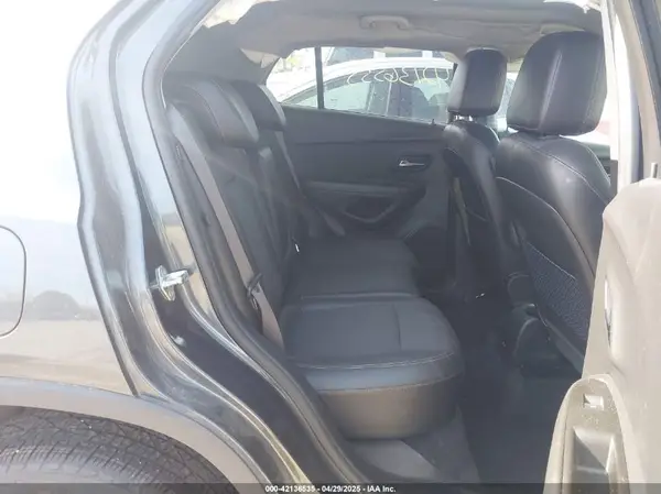 KL7CJLSB4JB600761 2018 CHEVROLET TRAX - Image 8