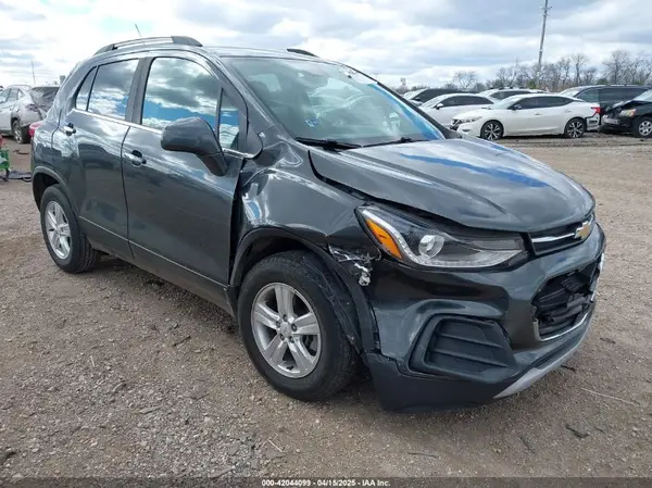 KL7CJLSB4JB619679 2018 CHEVROLET TRAX - Image 1