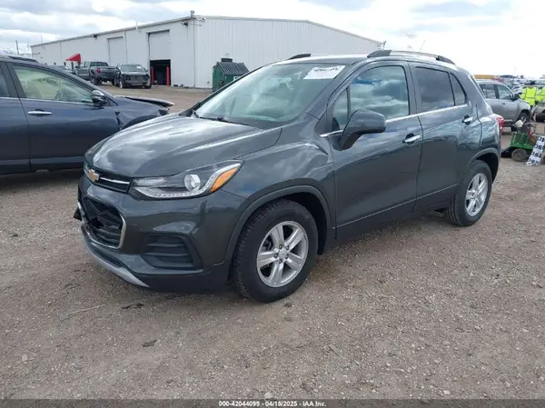 KL7CJLSB4JB619679 2018 CHEVROLET TRAX - Image 2