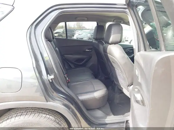 KL7CJLSB4JB619679 2018 CHEVROLET TRAX - Image 8