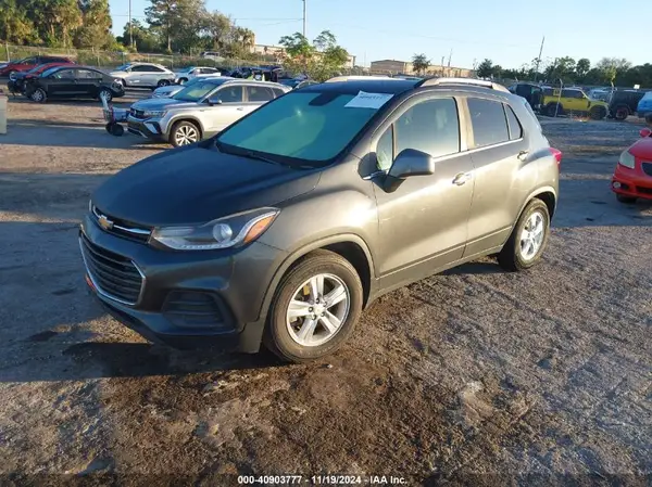 KL7CJLSB4JB637177 2018 CHEVROLET TRAX - Image 2