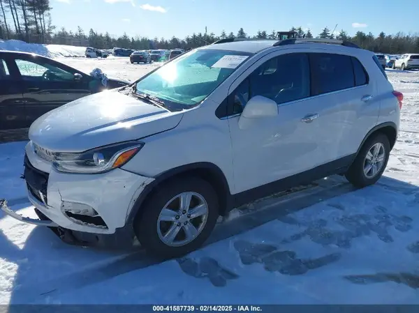 KL7CJLSB4JB640497 2018 CHEVROLET TRAX - Image 2