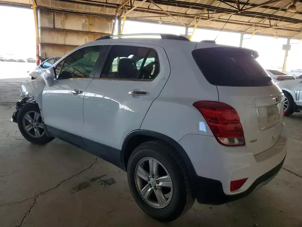 KL7CJLSB4JB658255 2018 CHEVROLET TRAX - Image 2