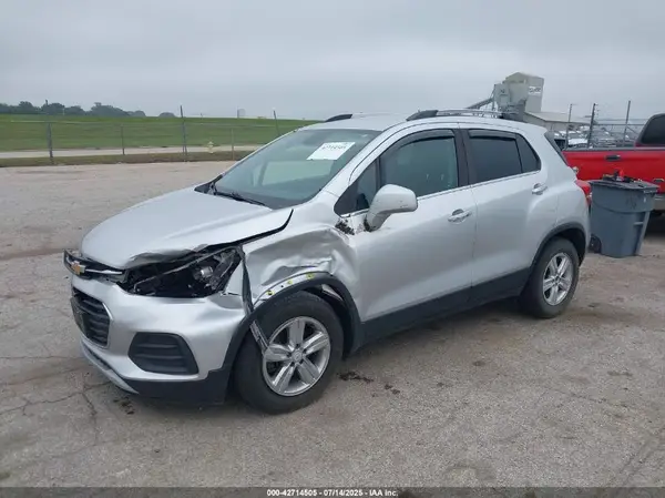 KL7CJLSB4JB665612 2018 CHEVROLET TRAX - Image 2